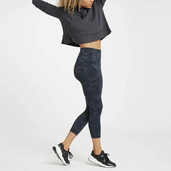 Spanx Look At Me Now Crop Seamless Leggings Black Camo - Picture 2 of 11